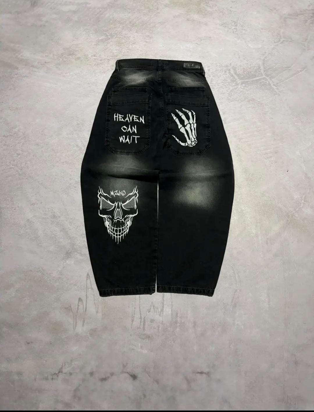 Baggy Calavera Exodus Streetwear, bordados calavera y Heaven Can Wait trasero