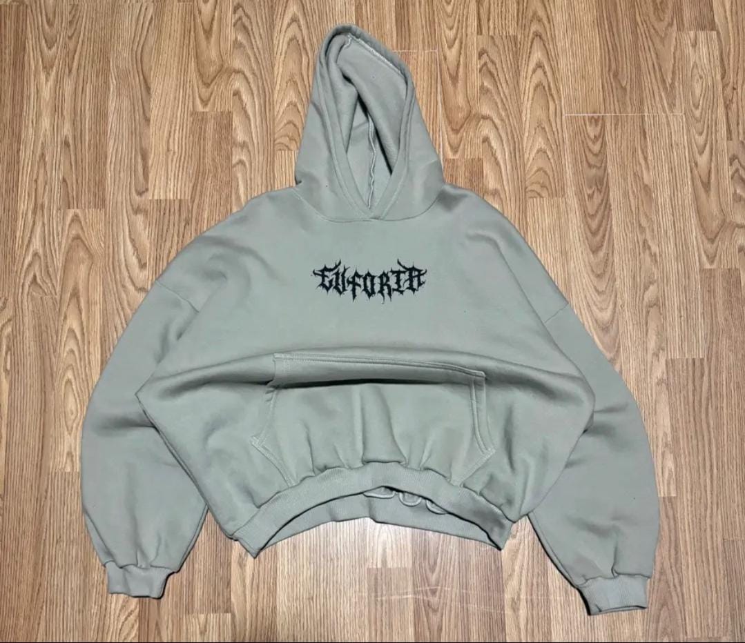 Buzo Boxy Fit verde cemento Exodus Streetwear, vista delantera con bordado