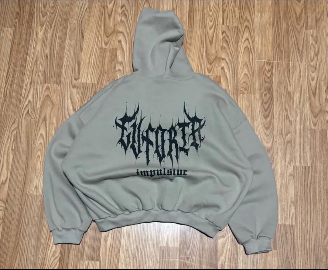 Buzo Boxy Fit verde cemento Exodus Streetwear, vista trasera con estampa grande